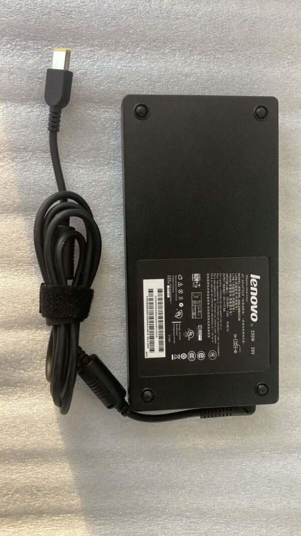 Cargador Lenovo 230 W Punta Cuadrada - Imagen 3