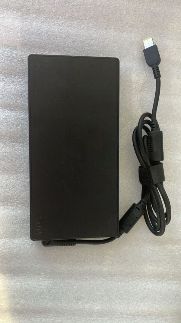 Cargador Lenovo 230 W Punta Cuadrada